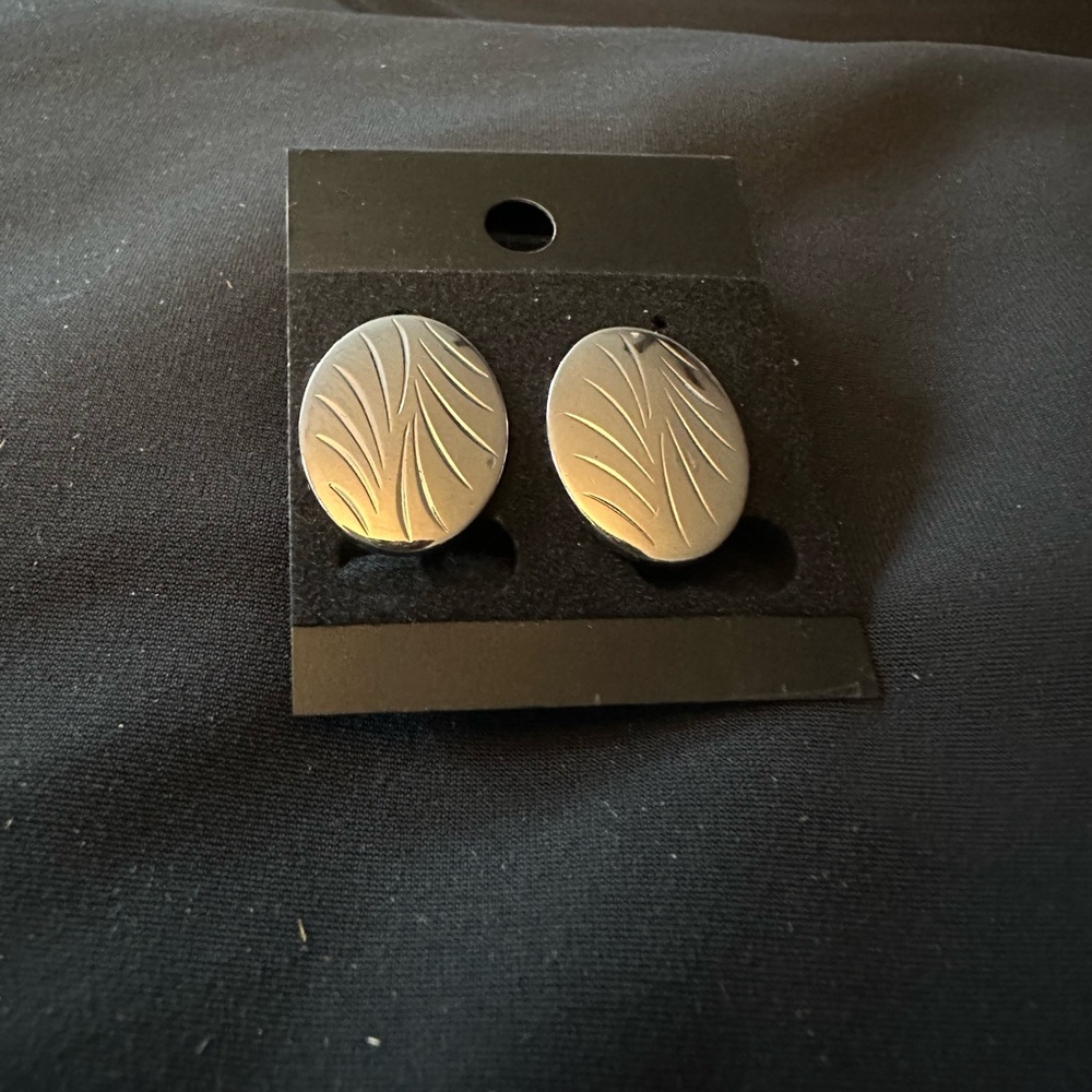 Silver Oval Patterned Earrings